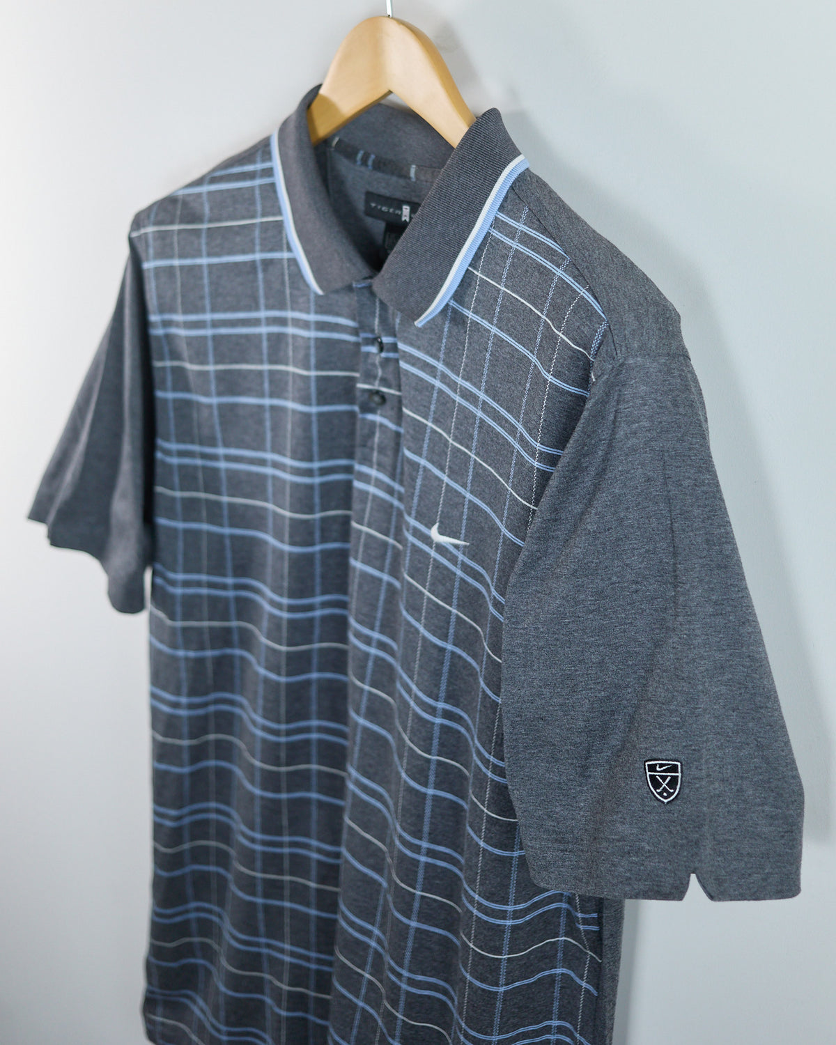 90s to early 00s Nike Golf Shield Tiger Woods Logo Dark Grey/Light Blue Stripe Pattern Polo (L)
