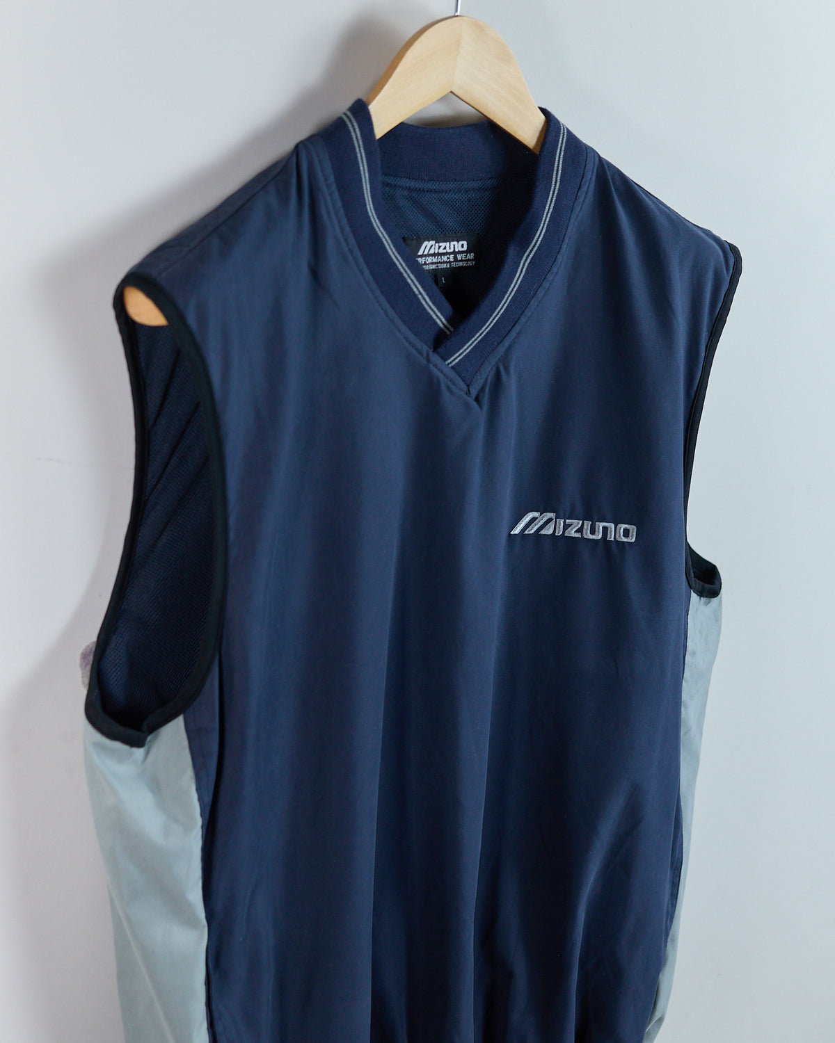 90s Mizuno Golf Navy V Neck Windbreaker Vest (L)