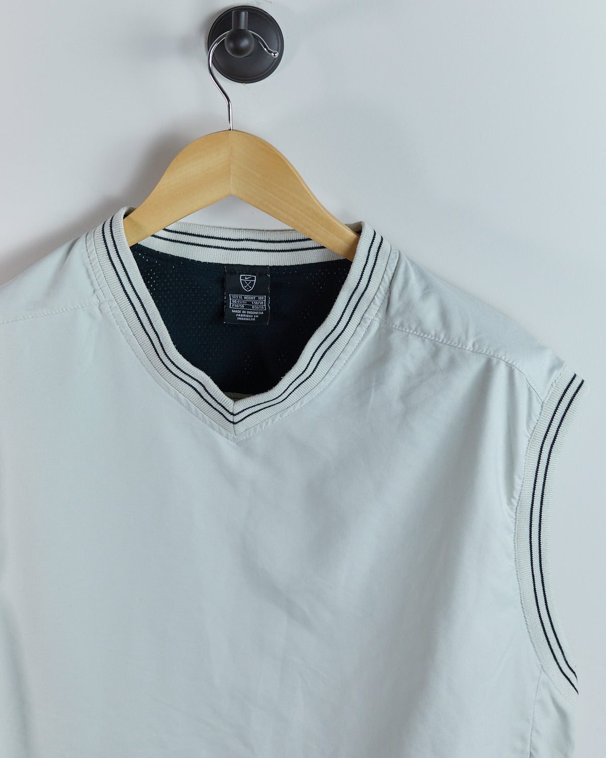 90s Nike Golf Cream V Neck Windbreaker Vest (XL, smaller)