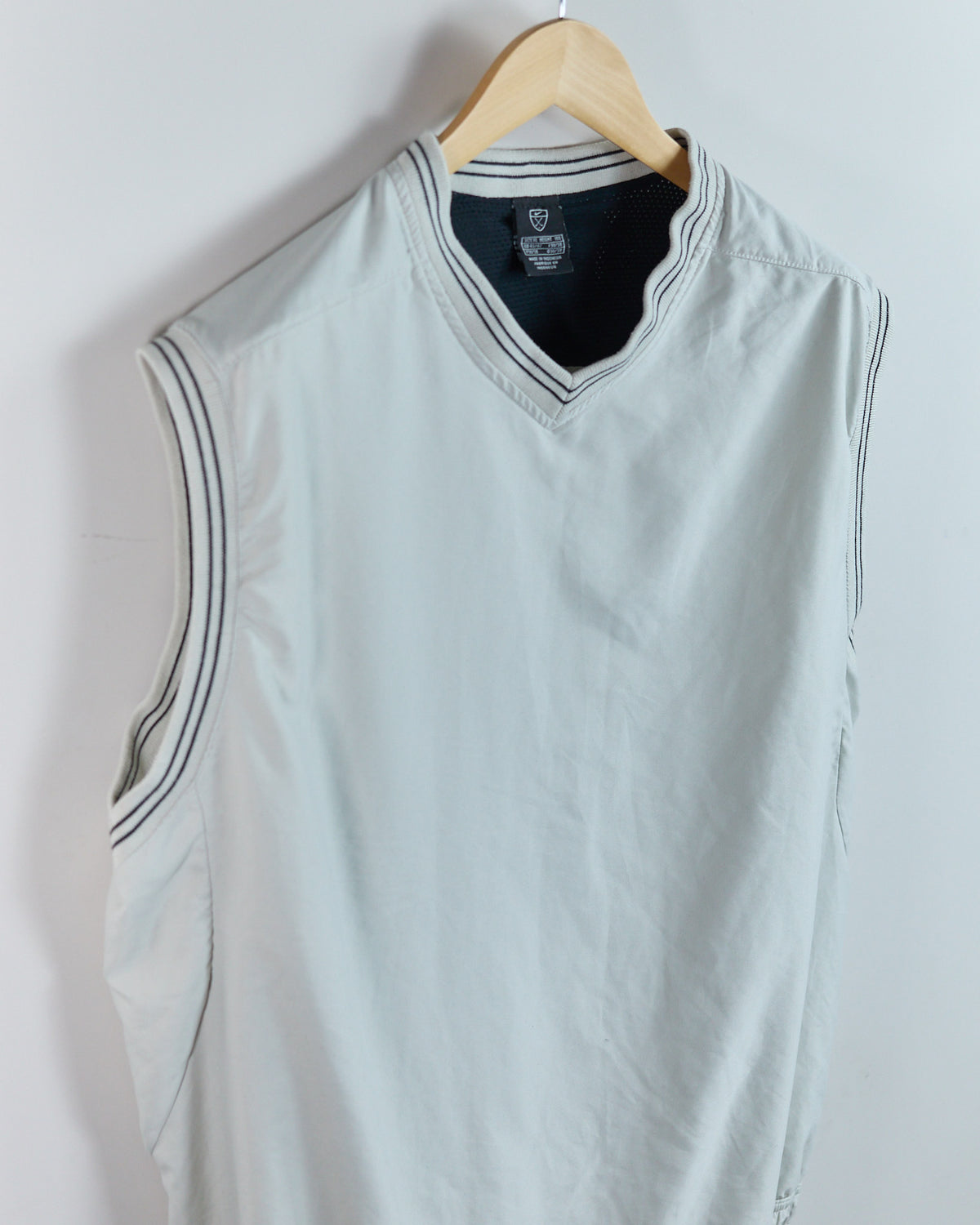 90s Nike Golf Cream V Neck Windbreaker Vest (XL, smaller)