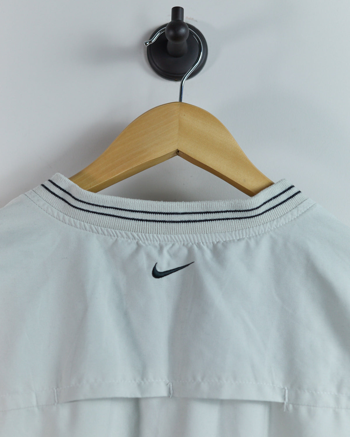 90s Nike Golf Cream V Neck Windbreaker Vest (XL, smaller)