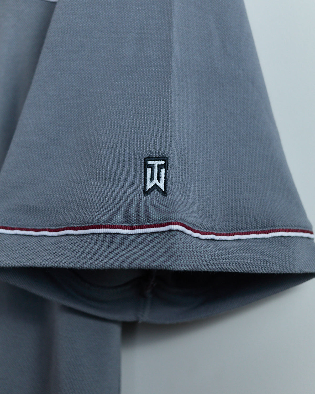 90s to 00s Nike Golf Tiger Woods Grey, Red/White Horizontal Stripe Polo (XL)