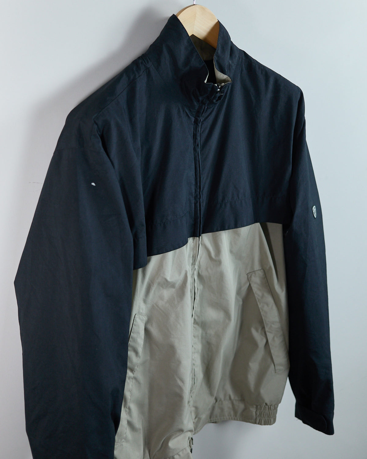 90s Nike Golf Shield Logo Beige/Black Zip Up Windbreaker (M)