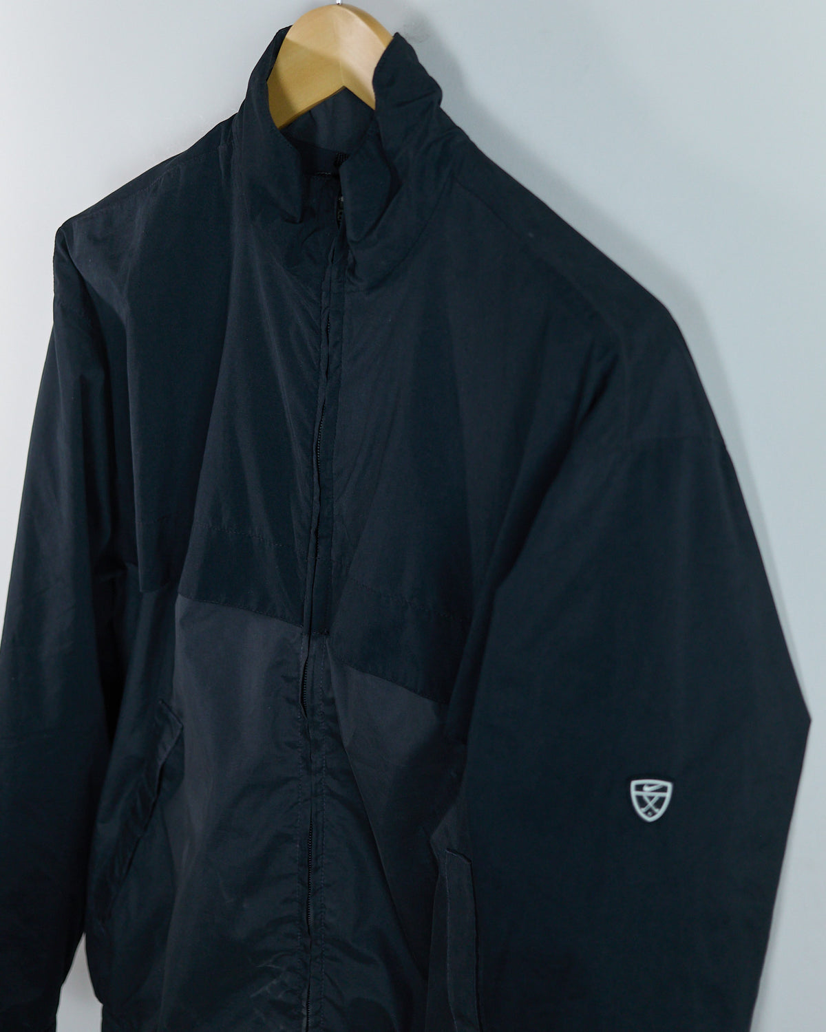 Late 90s Nike Golf Shield Logo Black Zip Up Windbreaker (M)