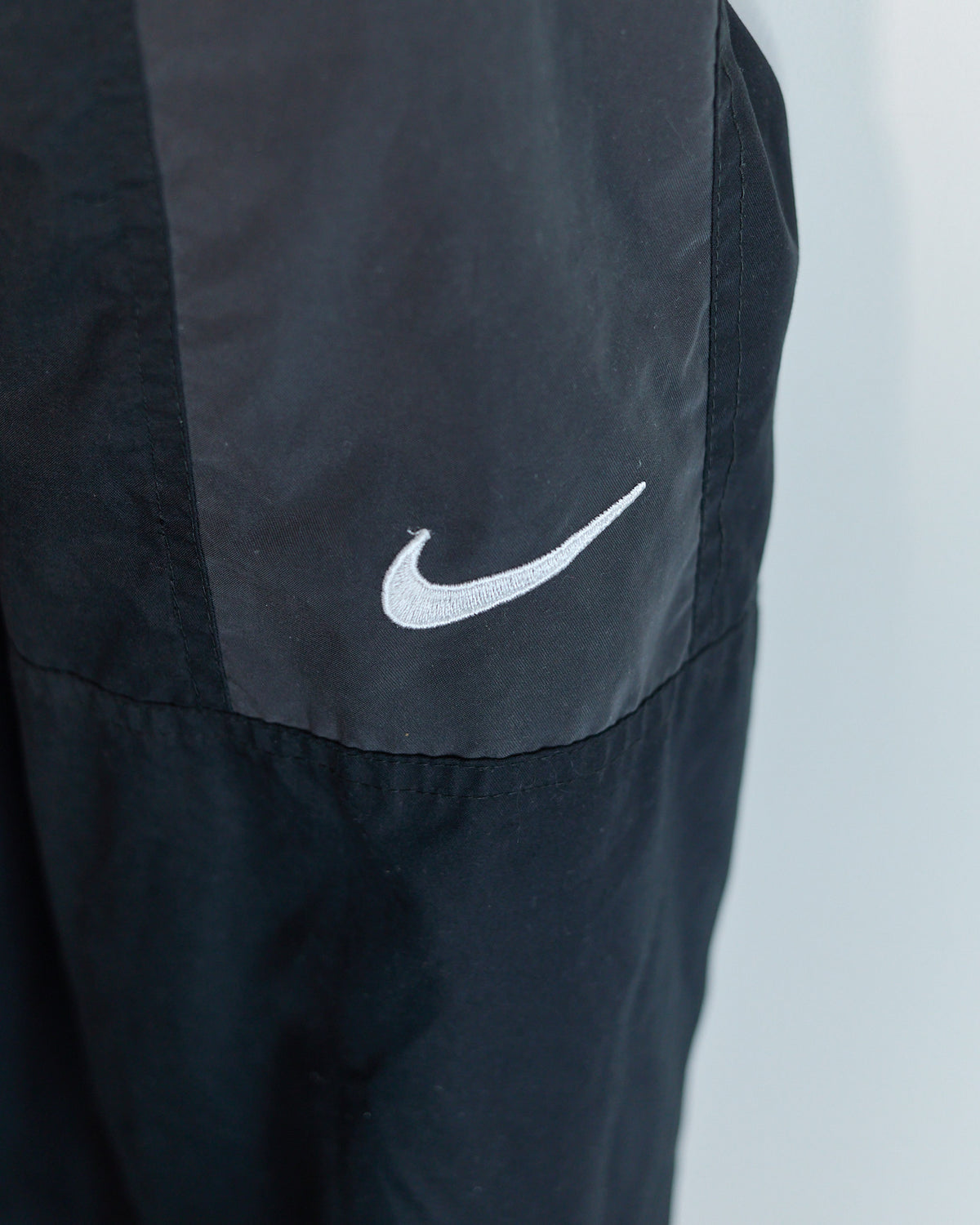 80s to early 90s Nike Golf Black/Dark Grey V Neck Windbreaker (L)