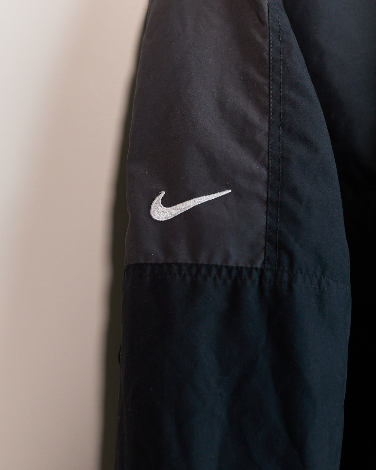 80s to early 90s Nike Golf Black/Dark Grey Windbreaker (L)