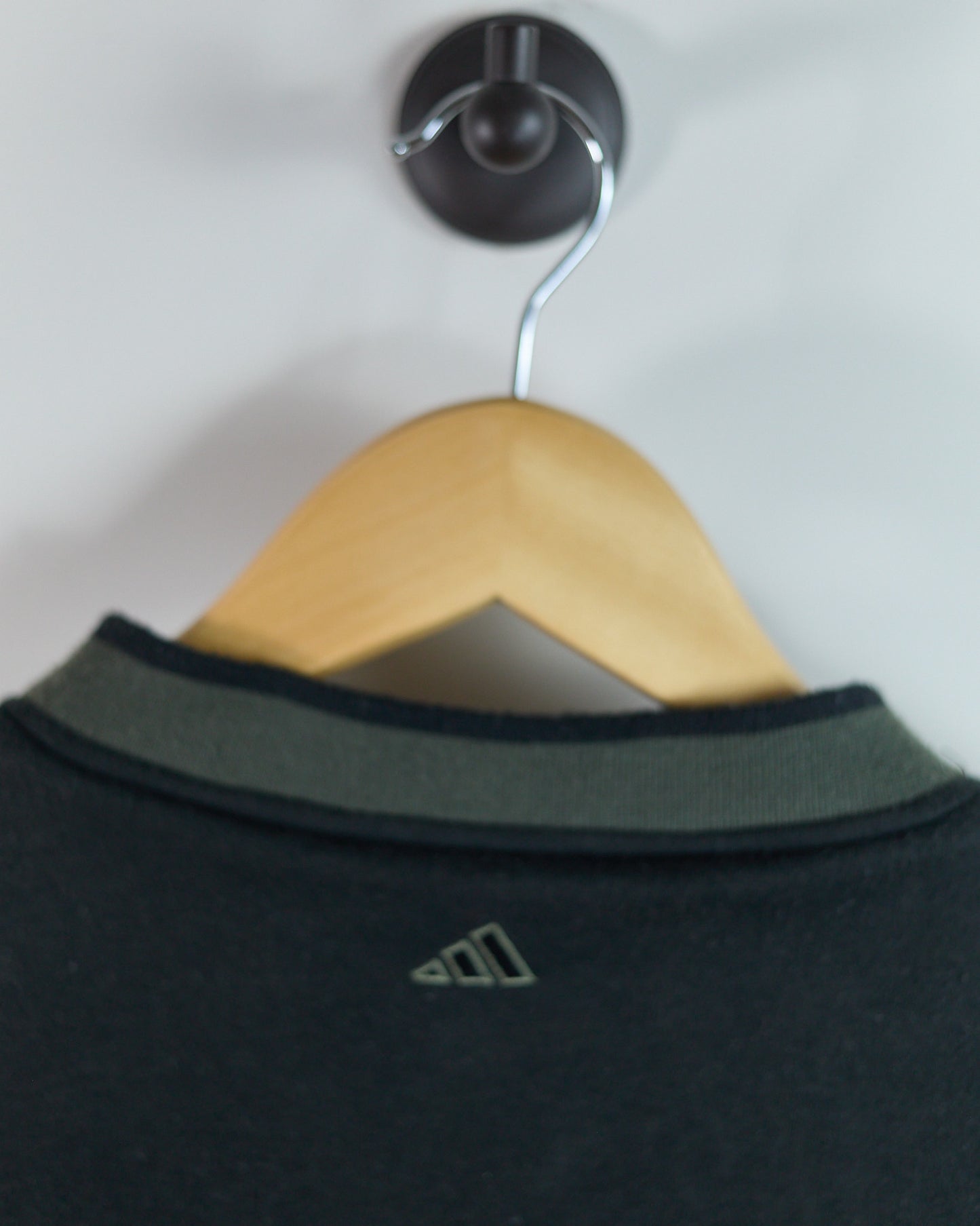 90s Adidas Golf Black/Green Reversible V Neck Windbreaker (M)