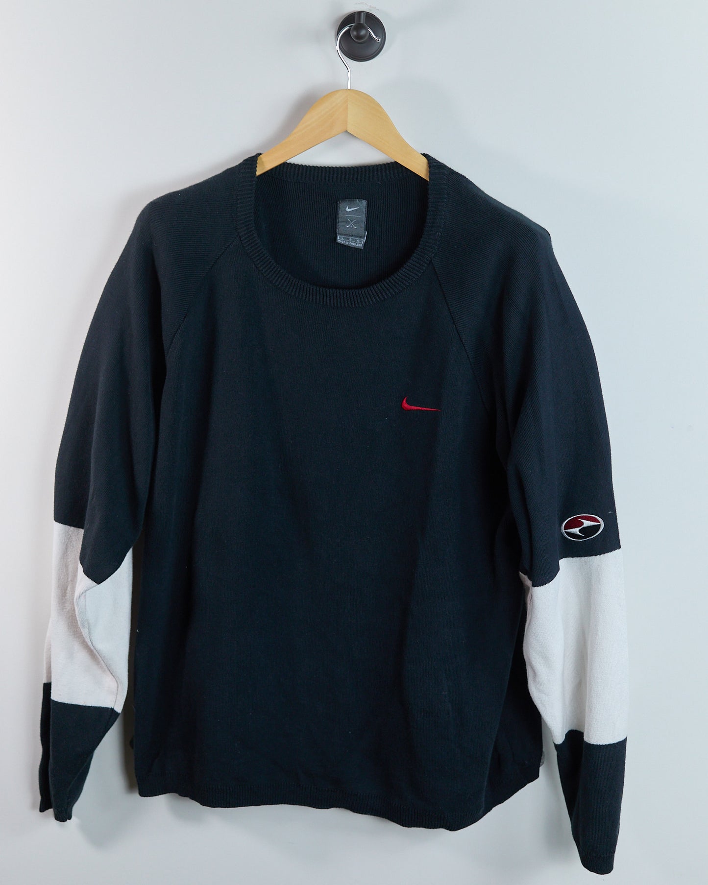 90s to 00s Nike Golf Tiger Woods Yin Yang Black/White Crew Neck Jumper (L)