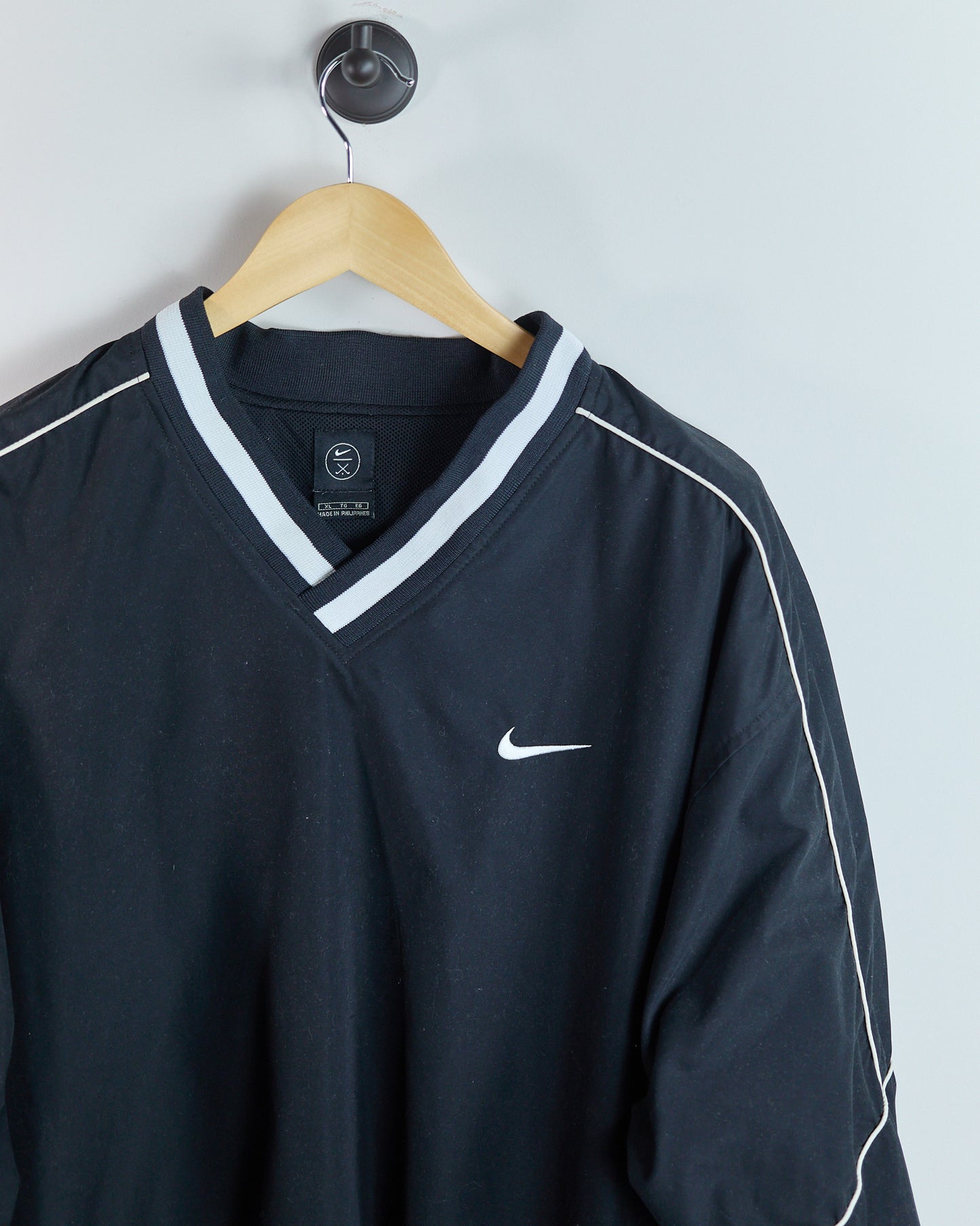 Late 80s to early 90s Nike Golf Black/White V Neck Windbreaker (XL)