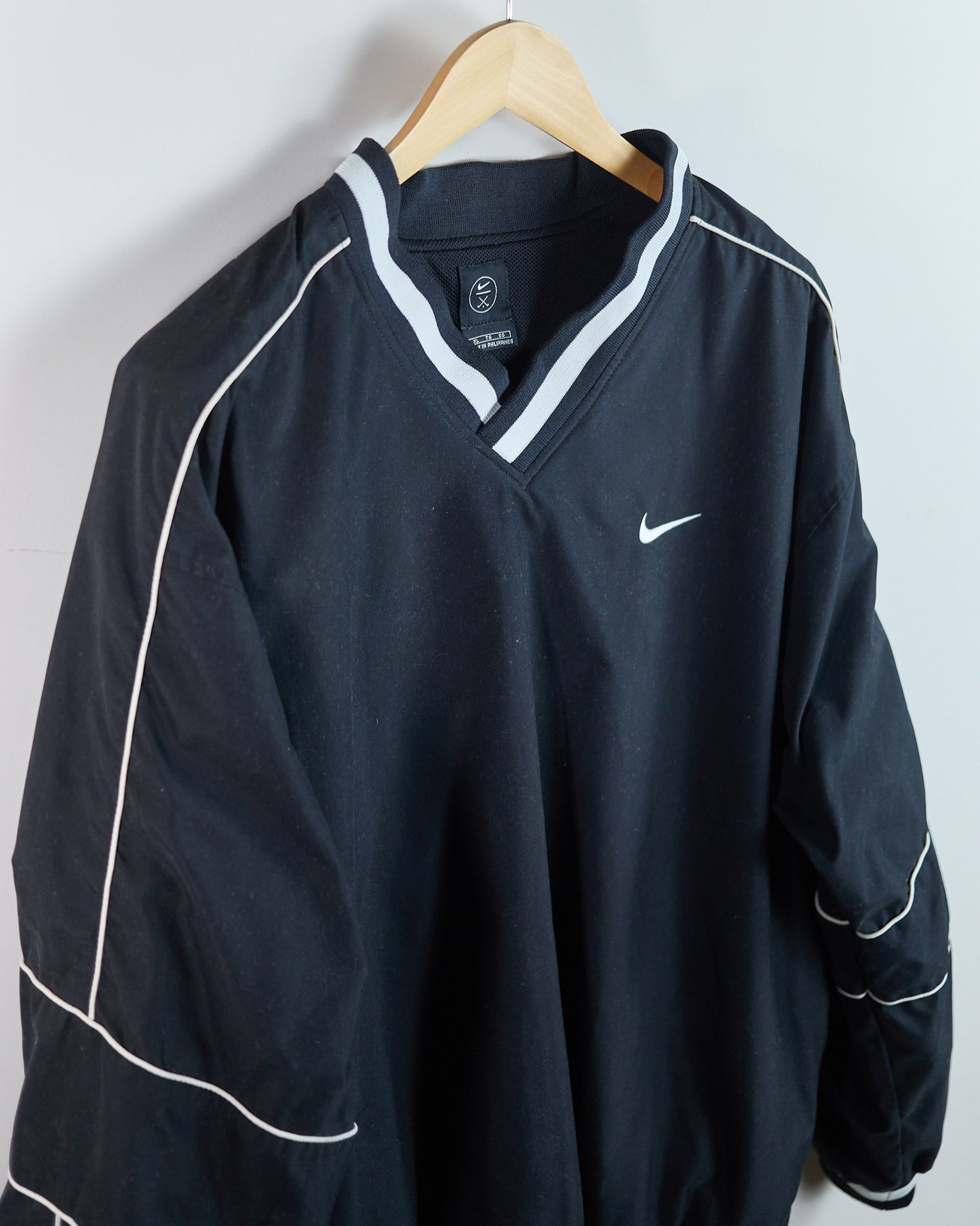 Late 80s to early 90s Nike Golf Black/White V Neck Windbreaker (XL)