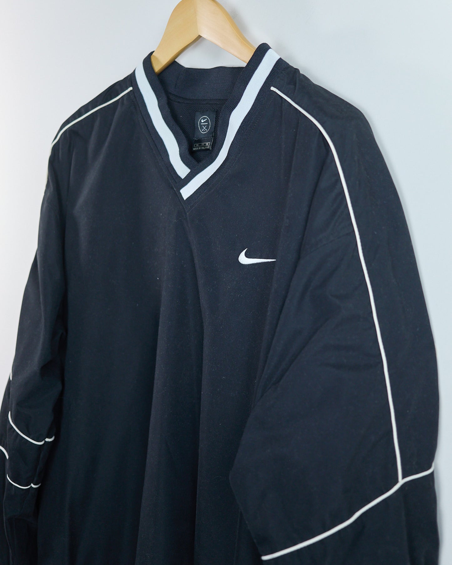 Late 80s to early 90s Nike Golf Black/White V Neck Windbreaker (XL)