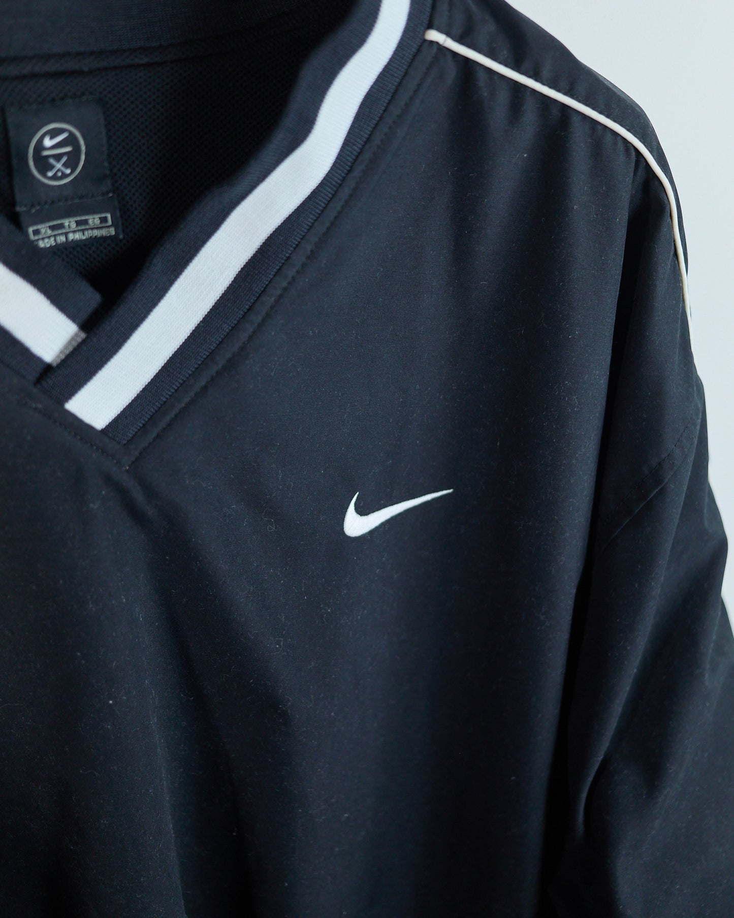 Late 80s to early 90s Nike Golf Black/White V Neck Windbreaker (XL)