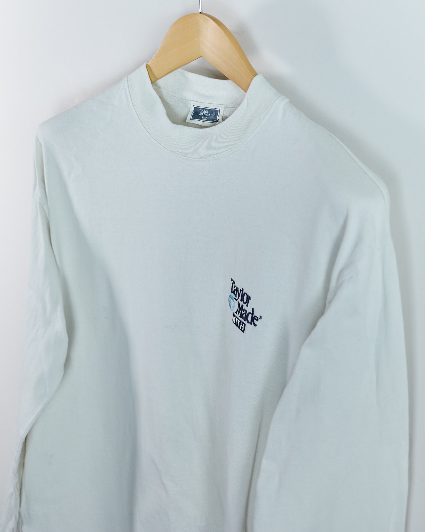 Modern, 2024/5 TaylorMade x Kith Off-White Long Sleeve Crew Neck (M)