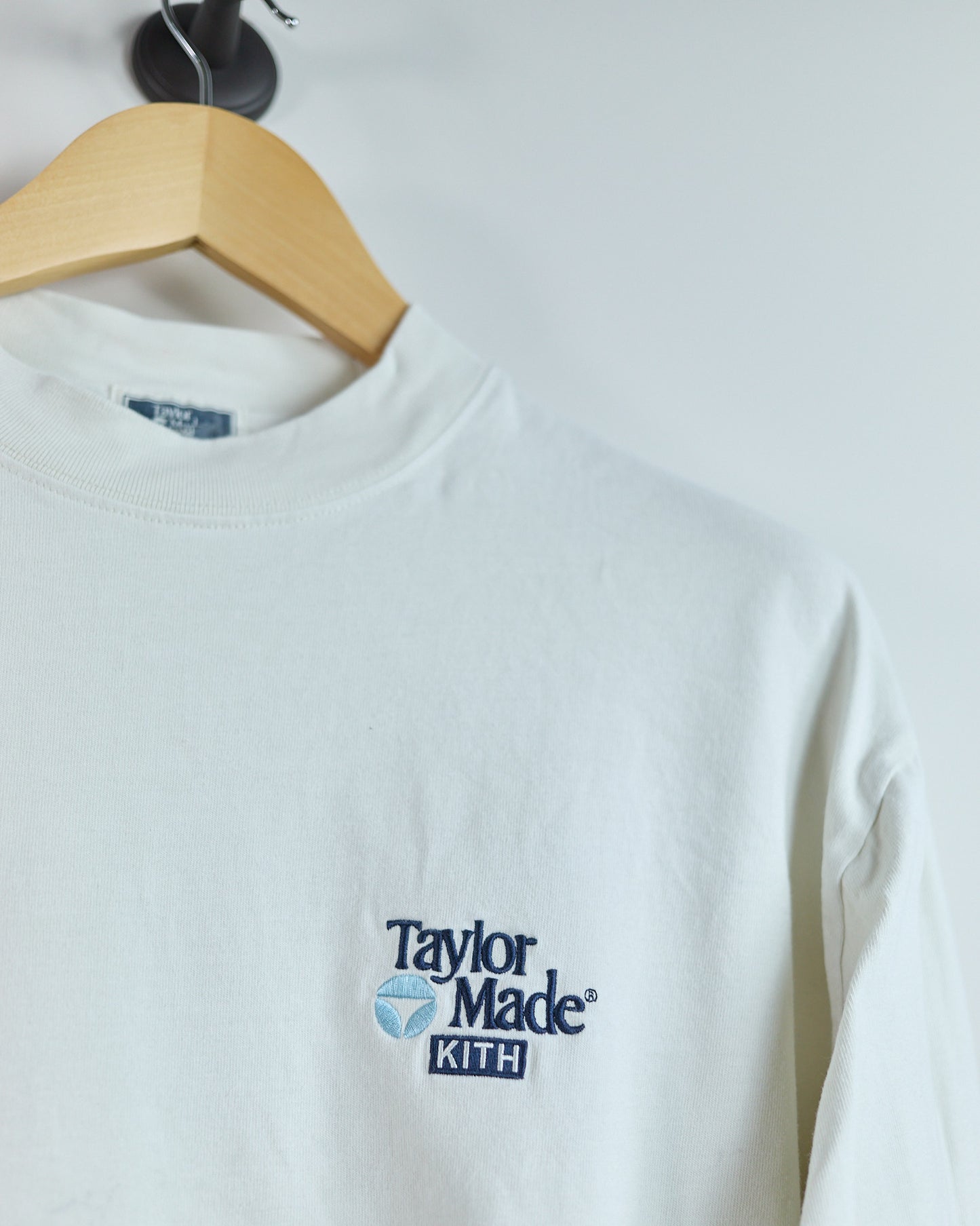 Modern, 2024/5 TaylorMade x Kith Off-White Long Sleeve Crew Neck (M)