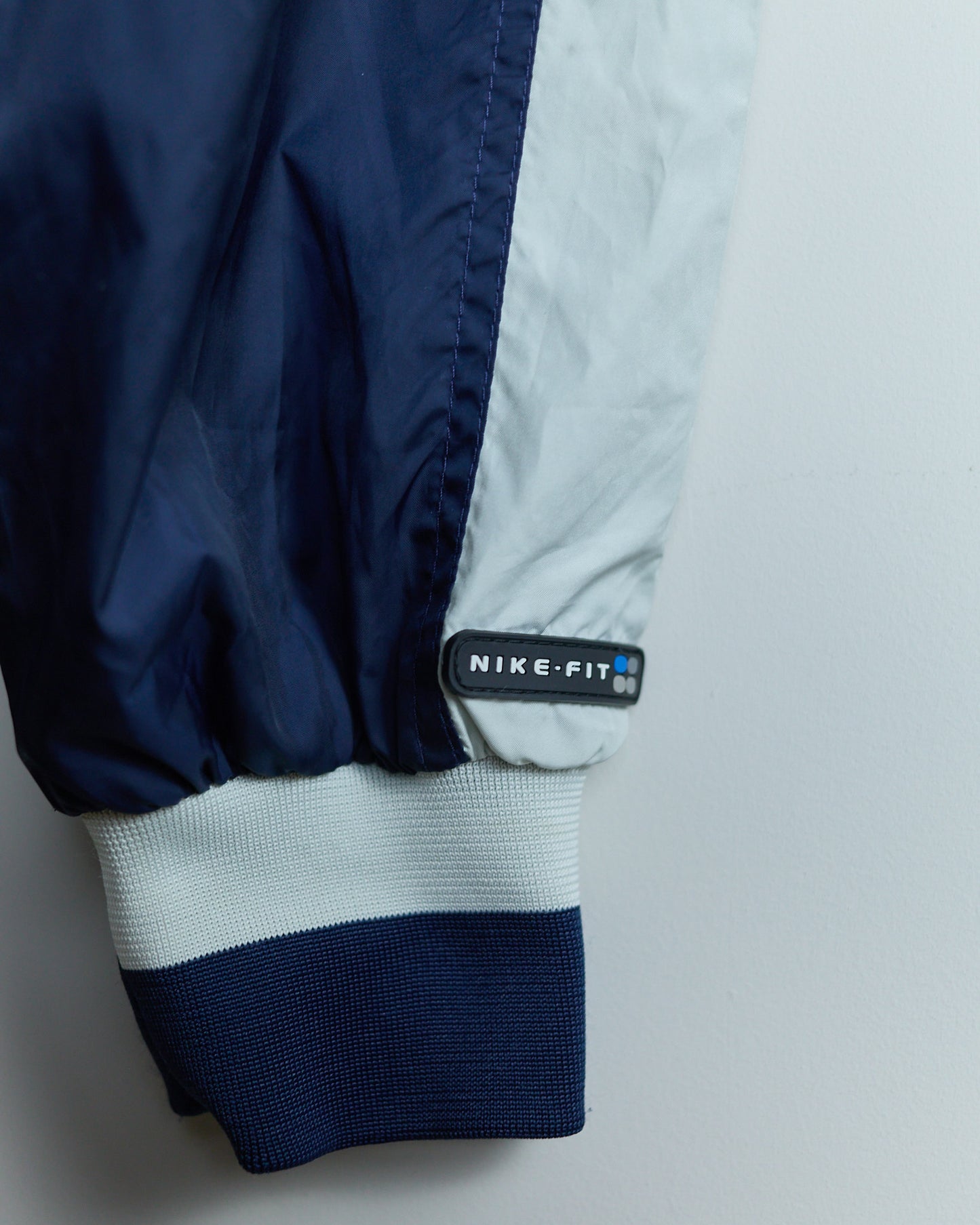 90s to early 00s Nike Golf Tiger Woods Yin Yang Blue/White V Neck Zip Up Windbreaker (XL)